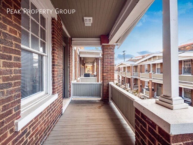 Building Photo - 26 E 2nd Ave