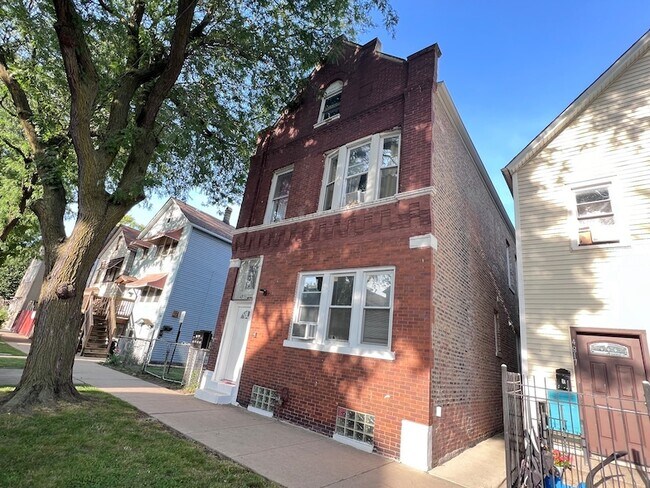 Building Photo - 4815 S Elizabeth St