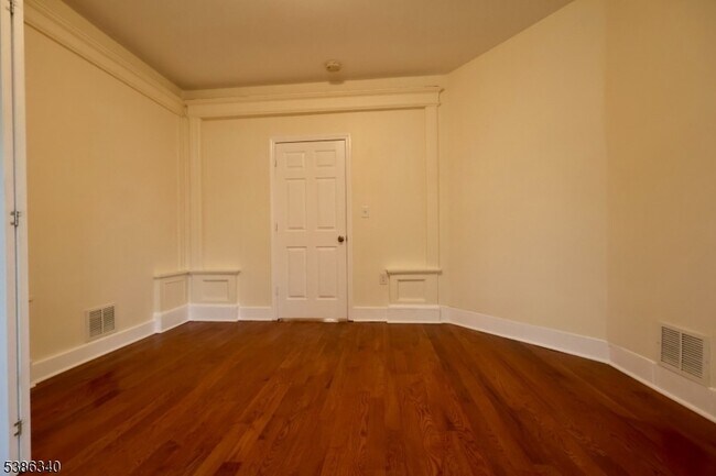 Building Photo - 484 S 16th St