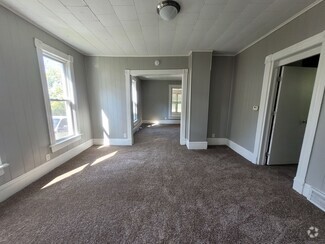 Building Photo - 3 Bedroom, 1 Bathroom home!
