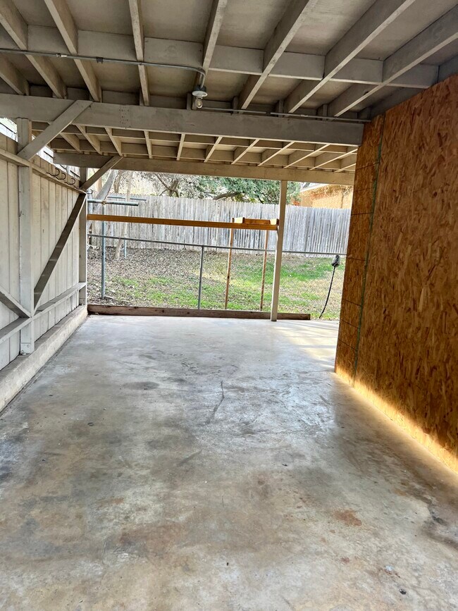 Building Photo - 3216 Urban Crest Dr