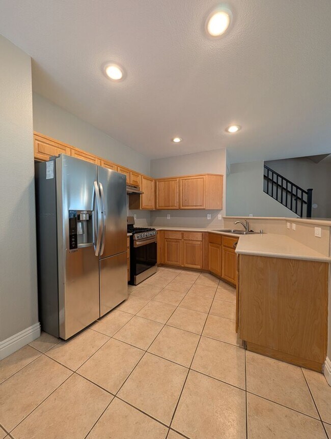 Building Photo - 2-STORY TOWNHOUSE FOR RENT IN ALIANTE NORT...