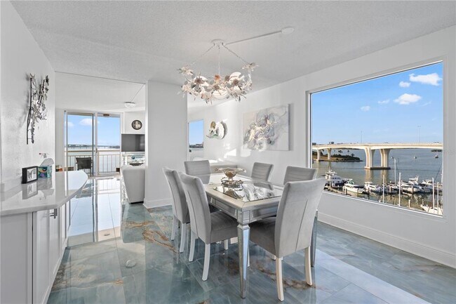 Building Photo - 100 Pierce St