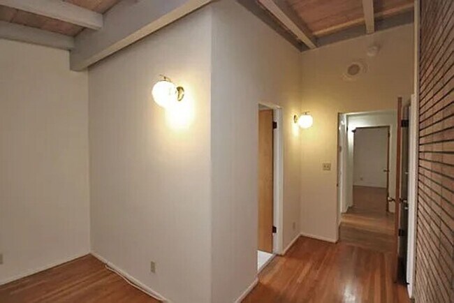 Building Photo - Beautiful 3 bed In Los Angeles