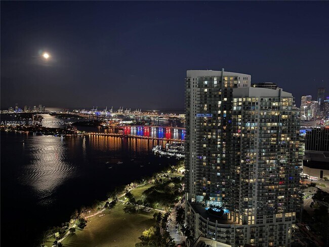 Building Photo - 2020 N Bayshore Dr
