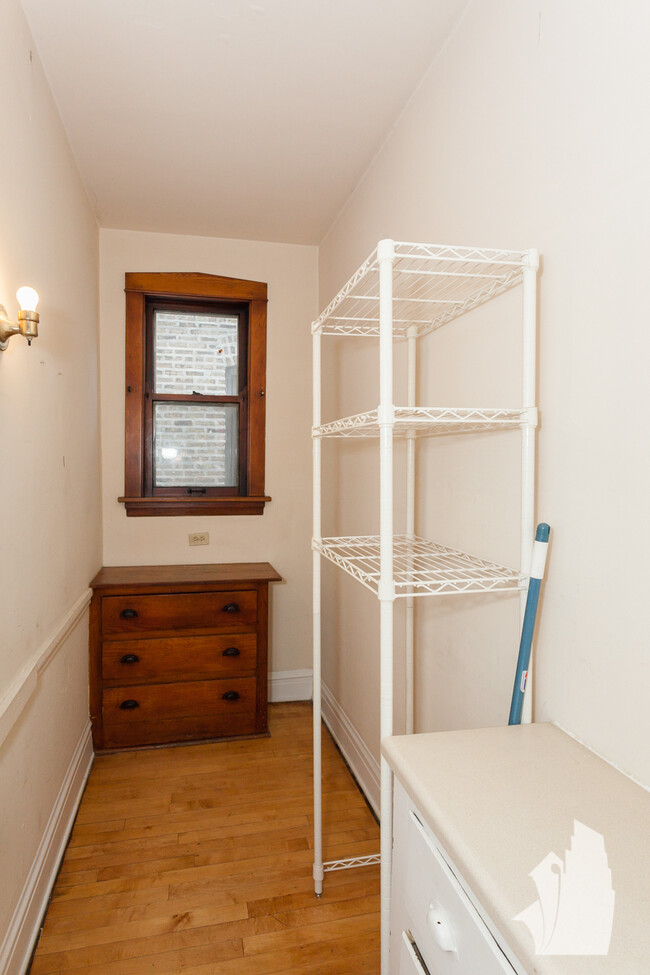 Building Photo - 2108 W Addison-1