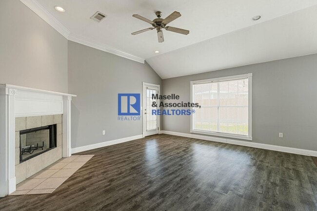 Building Photo - 3 Bed/2 Bath Home in Pearl