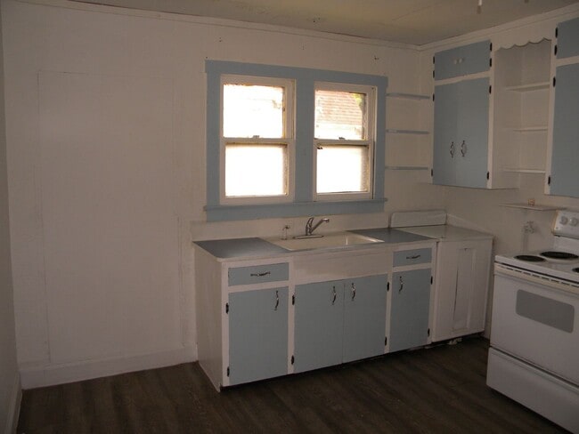 Building Photo - 1014 NE 8th Ave