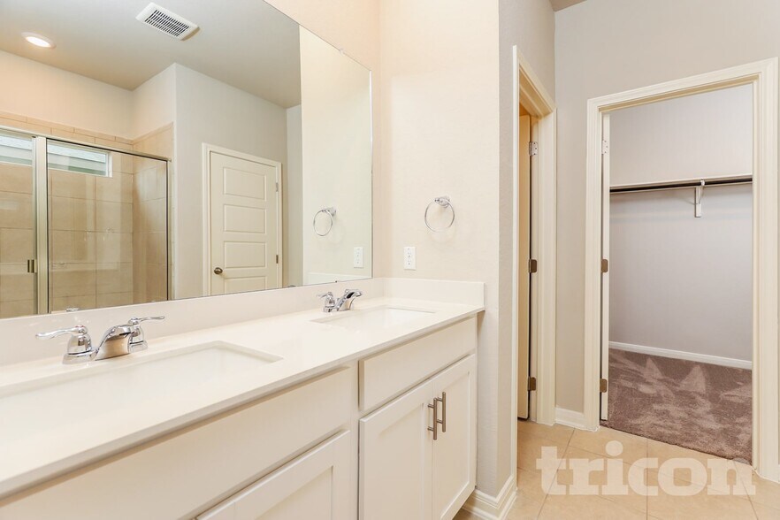 Building Photo - 13520 Paxton Blvd