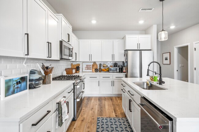 Building Photo - 20646 SE Gemstone Ave