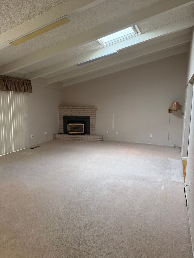 Building Photo - 3 Bedroom 2 bath with Rv Parking