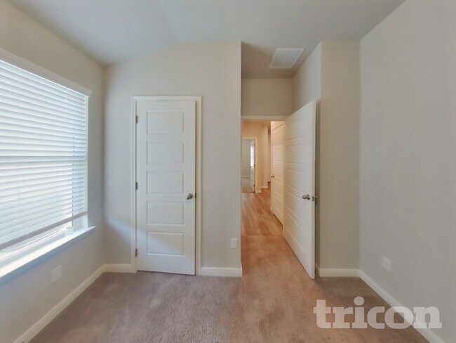 Building Photo - 13693 Paxton Blvd