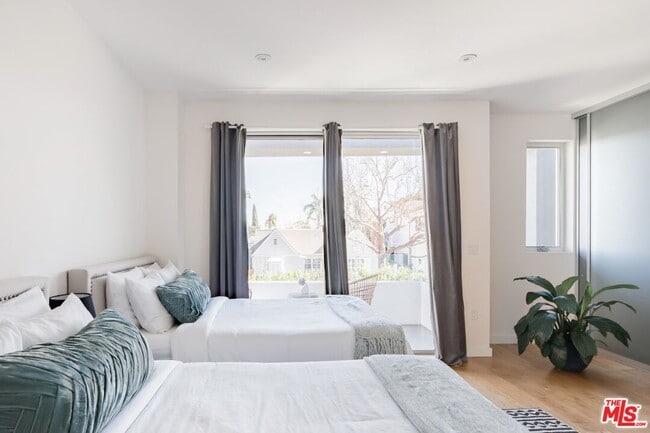 Building Photo - 1723 S Durango Ave