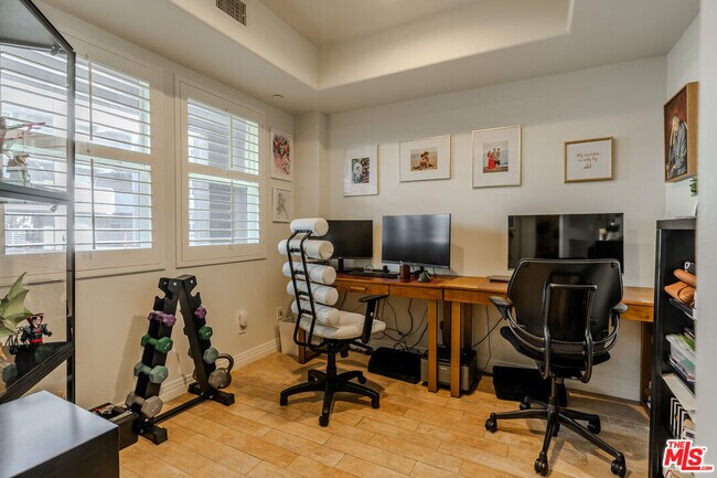 Building Photo - 7100 Playa Vista Dr