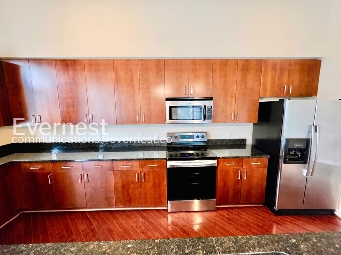 Building Photo - 711 Cosmopolitan Dr NE
