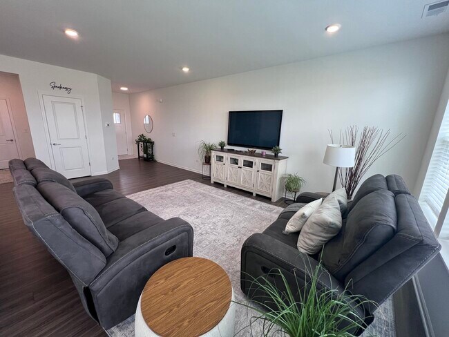Building Photo - 25701 W Yorkshire Dr