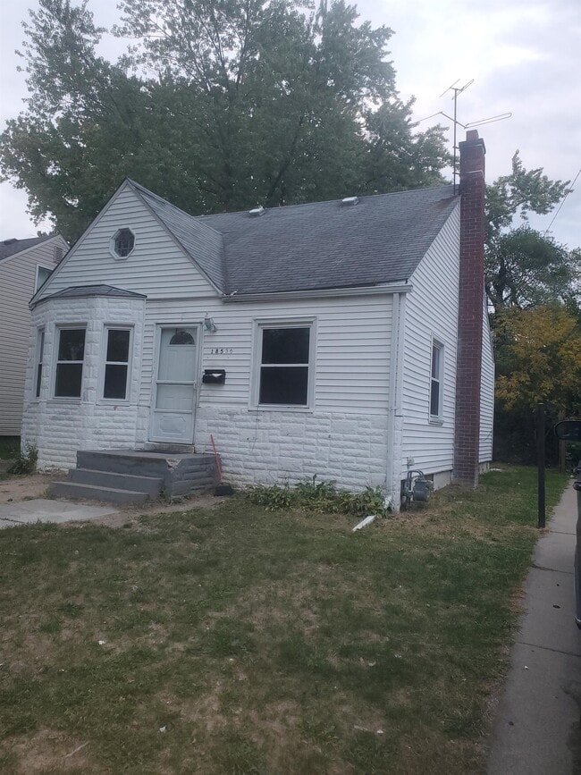 Building Photo - 18530 Plainview Ave
