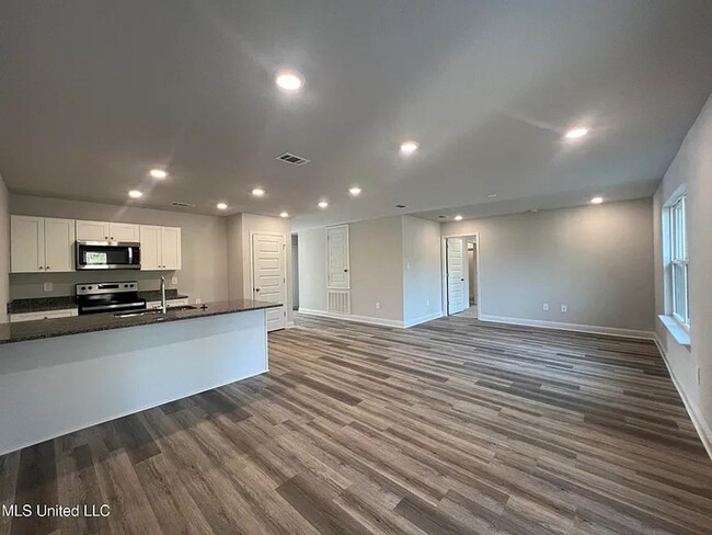 Building Photo - Charming 4BR House in Biloxi