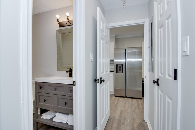 Building Photo - 4227 Waylon Dr