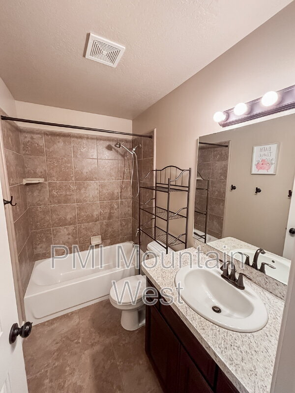 Building Photo - 2241 W 2475 N