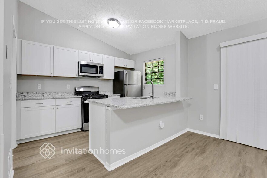 Building Photo - 5544 Petite Point