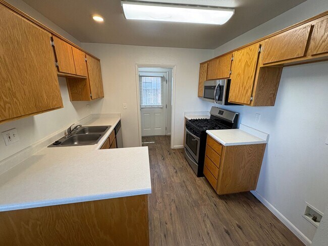 Building Photo - 1897