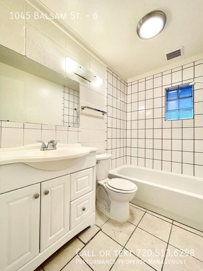 Building Photo - 1045 Balsam St