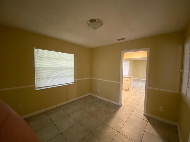 Building Photo - 3509 Lori Ln N