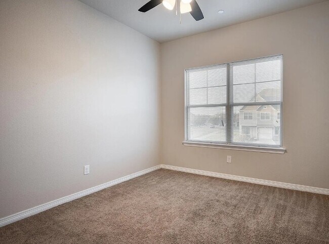 Building Photo - 117 Springtree St
