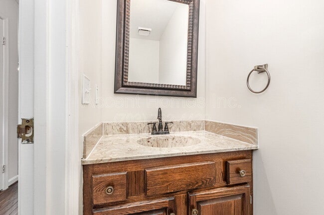 Building Photo - 449 Old Town Ct