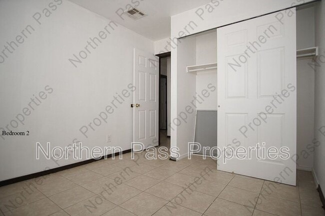 Building Photo - 8489 Roseway Dr