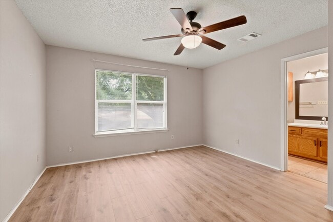 Building Photo - 11136 El Sendero St