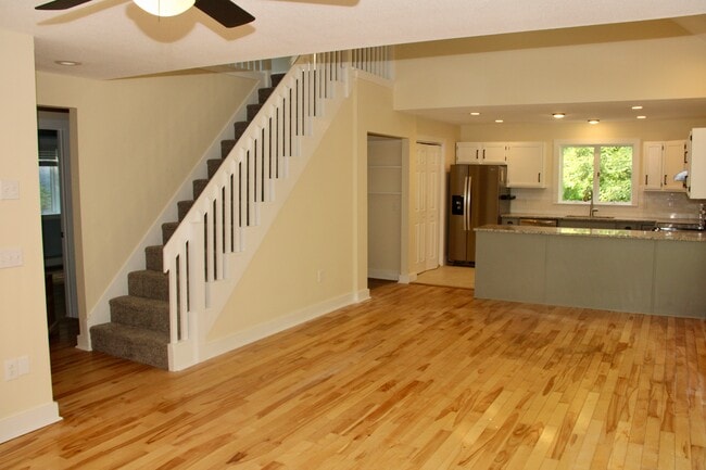 Building Photo - 202 N Ridge Run