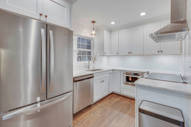 Building Photo - Cute & Private 3BR Home Ready for Move-In