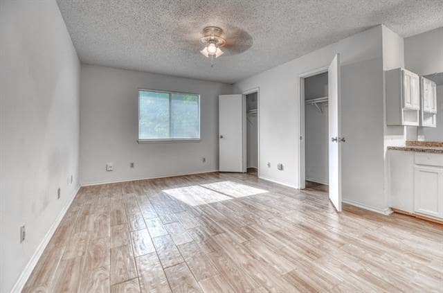 Building Photo - 6208 Big Springs Dr