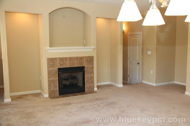 Building Photo - 2 Bed, 2.5 Bath Townhome at Woodhaven Crossing in Sherwood