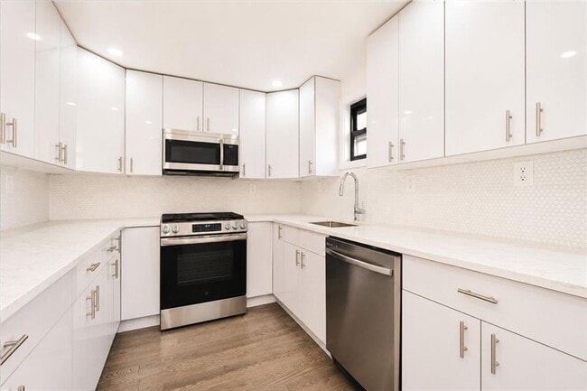 Building Photo - 2171 Hendrickson St