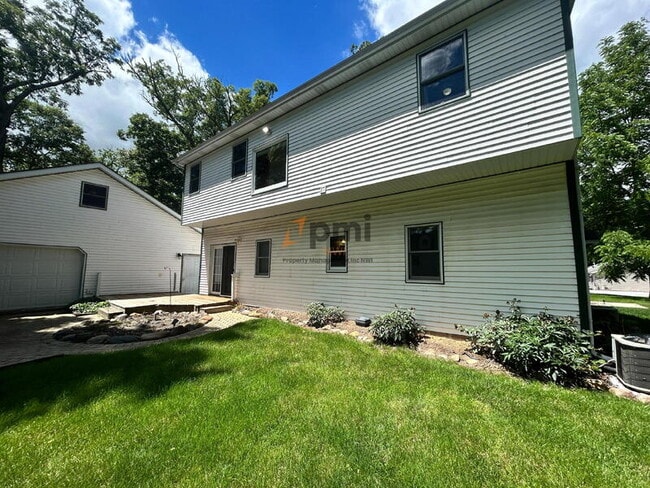 Building Photo - 5107 White Oak Terrace
