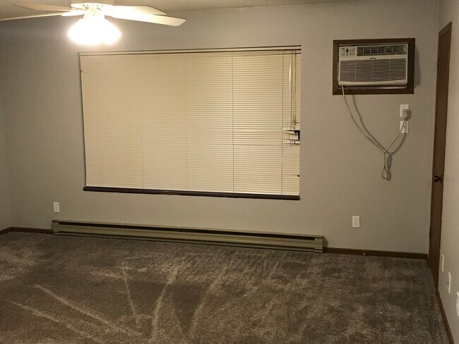 Building Photo - 509 Jenkran St Unit 6