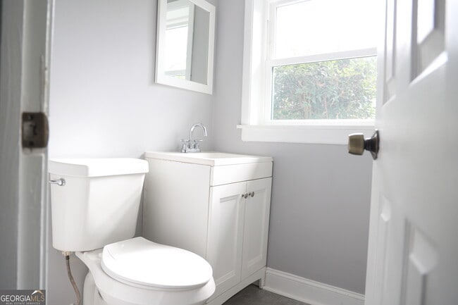 Building Photo - 2657 Crestdale Cir SE