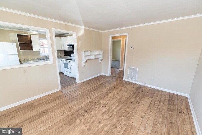 Building Photo - 516 Bay St