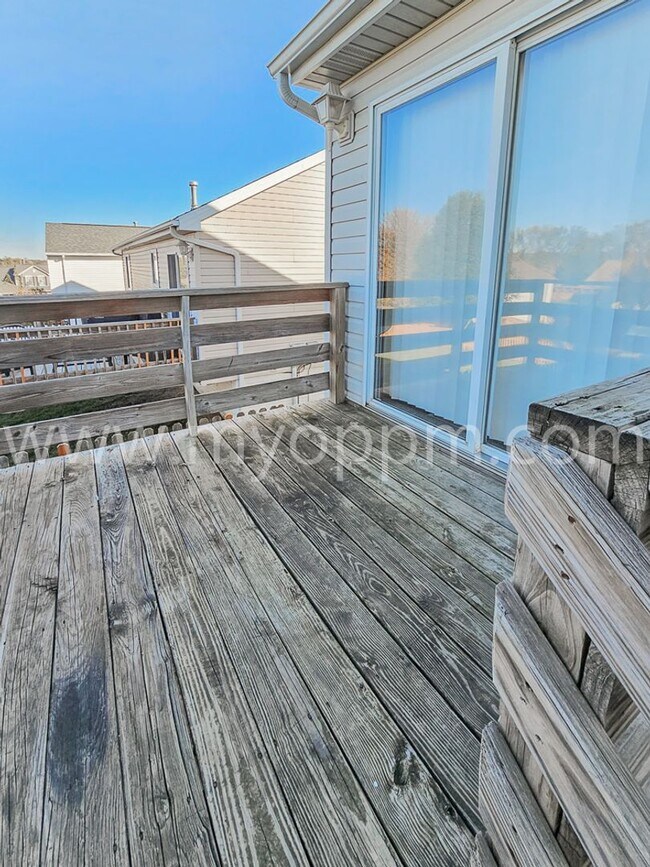 Building Photo - Gorgeous 3 Bedroom / 2 Bathroom Home | Chalco