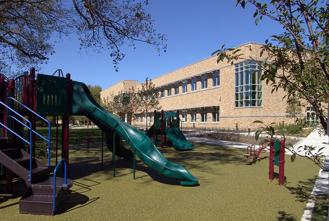 Building Photo - 5839 N Cicero Ave