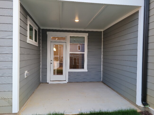 Building Photo - 302 Kephart Way