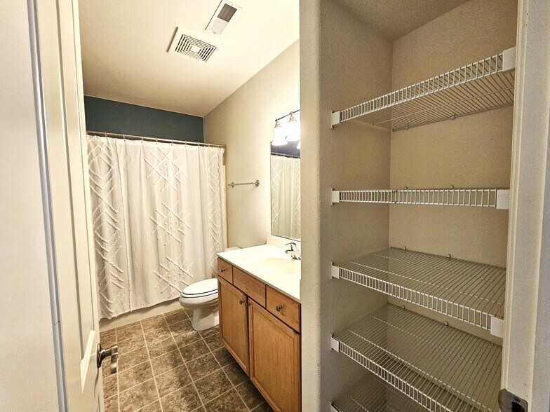 Building Photo - 1850 Stoney Ln