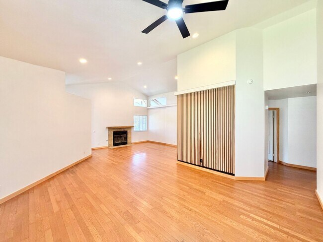 Building Photo - Recently Remodeled 3 Bedroom 2 Bathroom Corner Lot Home Move-in Ready
