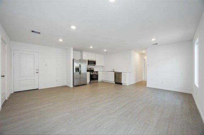 Building Photo - 385 Lucia Way