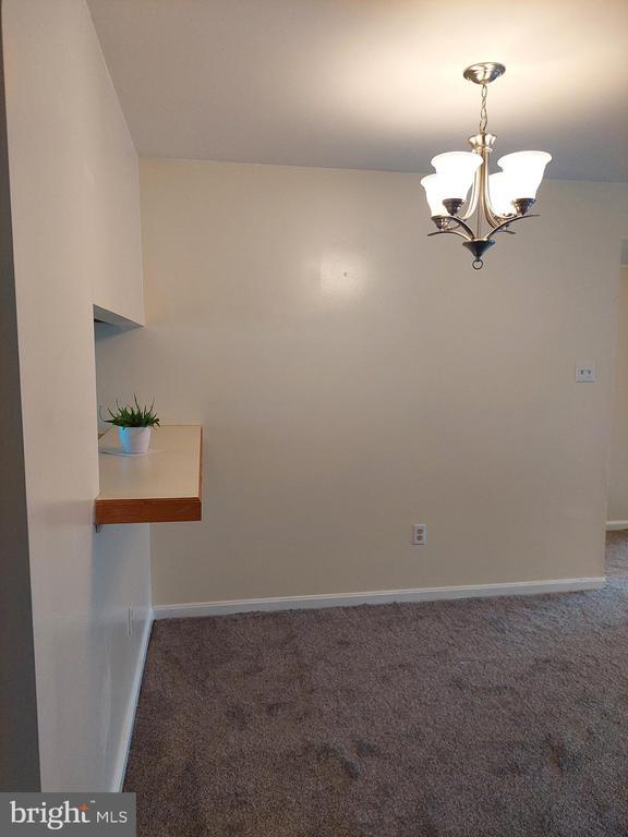 Building Photo - 6 Cloverwood Ct