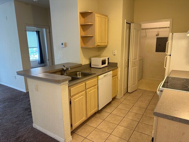 Building Photo - LEGACY CRESCENT 5521-202 - NY
