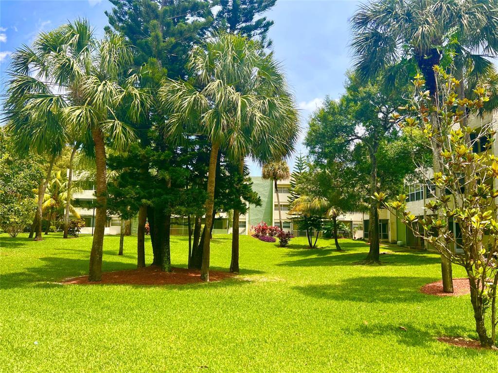 Building Photo - 5155 E Sabal Palm Blvd